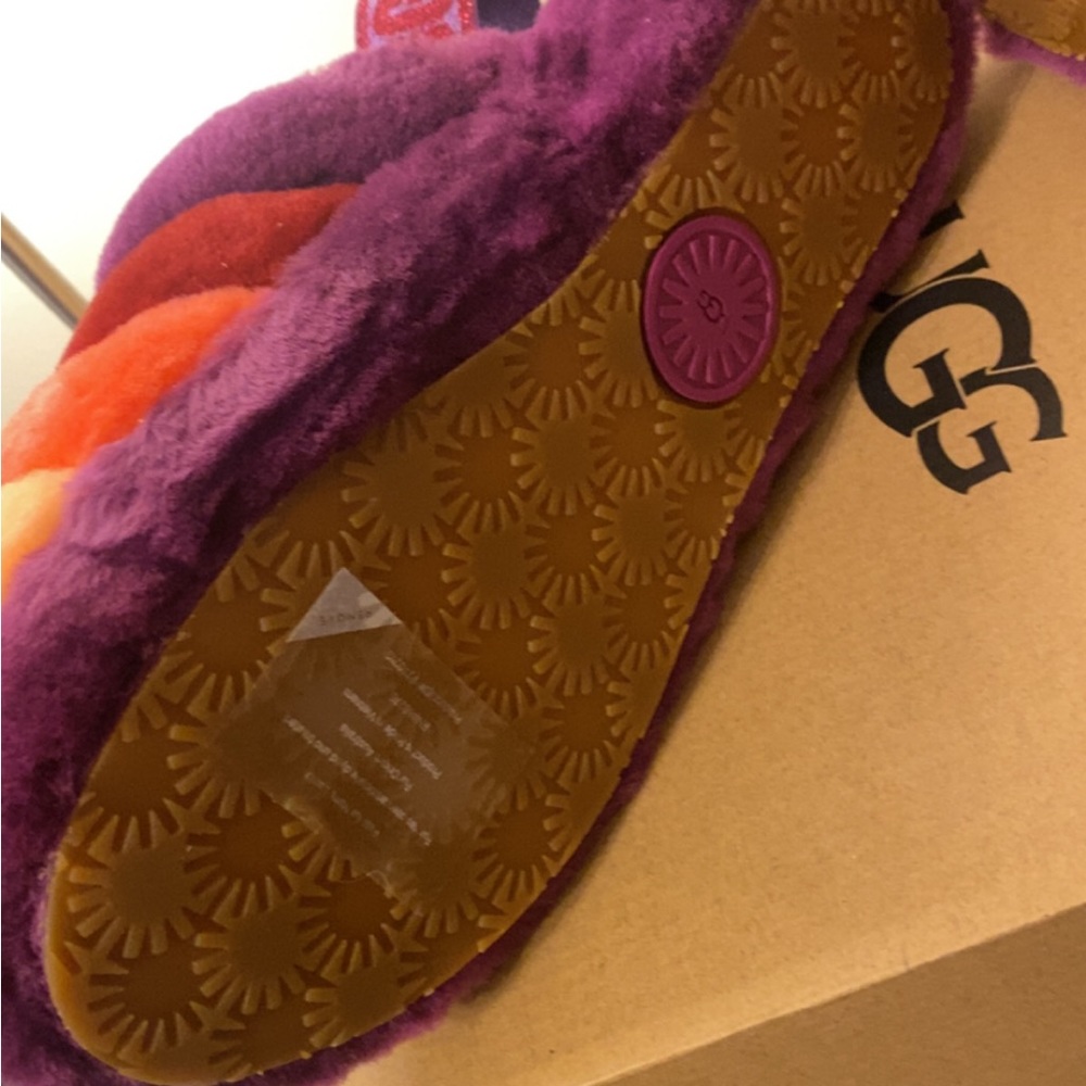 ⛵️NWT UGG SLIDES - Picture 5 of 5
